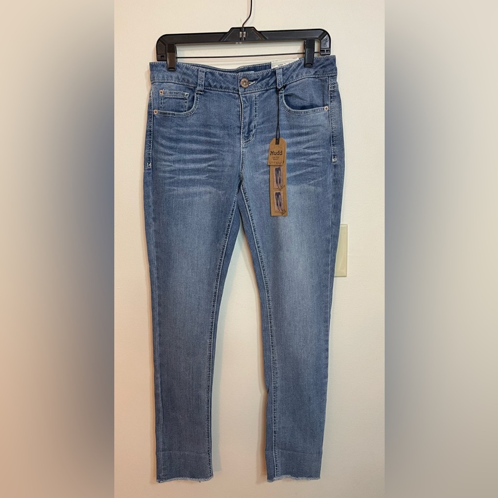 Mudd Women’s Low Rise Skinny Roll Cuff Ankle Light Wash Denim Jean Size 9. NWT